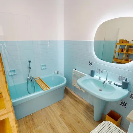 Superbe 4p Renove Climatise Avec Terrasse Proche Et Centre - Fr-1-196-359